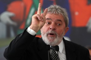 lula-300x200 Promotor considera ter indícios suficientes para denunciar Lula