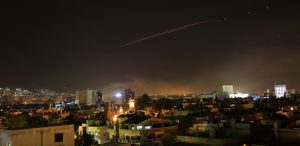 bombardeios-em-damasco-conduzidos-por-eua-reino-unido-e-franca-1523671016328_615x300-300x146 Trump lança ataque aéreo contra a Síria