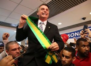 timthumb-7-300x218 Sem Lula, Bolsonaro lidera corrida presidencial, diz pesquisa