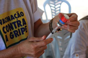 vacina-FOTO-Ricardo-Puppe-Abertura-Vacinacao-1-696x464-300x200 Vacinação contra gripe é ampliada para prioritários