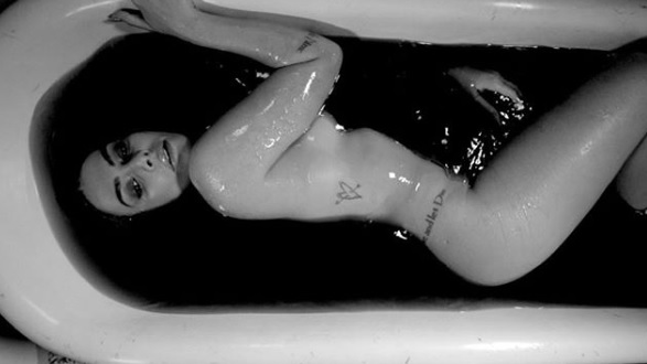 cleo-piris Cleo Pires posa sensual nua em banheira e leva seus fãs à loucura
