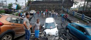 2018-09-04t140842z_1031894970_rc18023ffe10_rtrmadp_3_india-collapse-1-300x133 Desabamento de ponte na Índia deixa 25 feridos