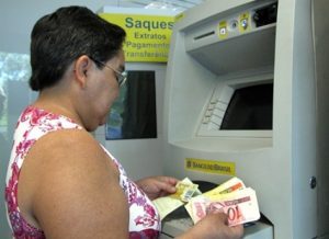 salario_servidores-300x218-300x218 Prefeitura de Monteiro anuncia pagamento do salário de outubro aos servidores