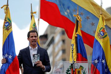 2019-01-23t185301z_2102818784_rc12e844f3f0_rtrmadp_3_venezuela-politics Bolsonaro teme transição de poder não pacífica na Venezuela