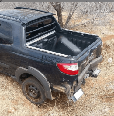 carro-375x380 Carro usado no assalto das lojas Moveletro foi encontrado na zona rural de Cabaceiras