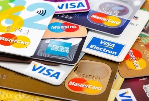 cartoes-de-credito Bancos lançam cartão de crédito parcelado com juro; cliente deve pagar mais