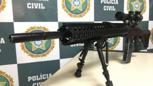 fuzil-520x293 PM é preso no Rio negociando fuzil usado por snipers