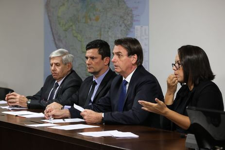 moro-bolsonaro Bolsonaro anuncia 13º do Bolsa Família na semana que vem