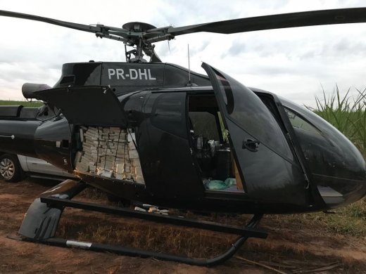 pf-apreende-helicoptero-carregado-com-cocaina-520x390 PF apreende em SP meia tonelada de cocaína em helicóptero usado pelo PCC