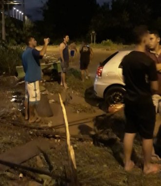 whatsapp-image-2019-04-04-at-23.07.12-330x380 Enxurrada arrasta casas e deixa dois mortos na Zona Sul de Teresina