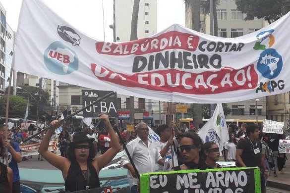 15579322225cdc28bee2287_1557932222_3x2_md-585x390 Bolsonaro diz que manifestantes contra cortes na educação são idiotas úteis e massa de manobra