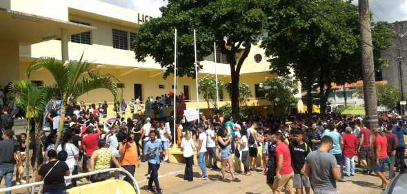 ESTUDANTES-PROTESTOS Estudantes protestam na Capital contra corte nas universidades