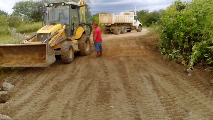 Trabalho-ZOna-Rural-4-693x390 Secretaria de Agricultura de Monteiro continua realizando melhorias na zona rural