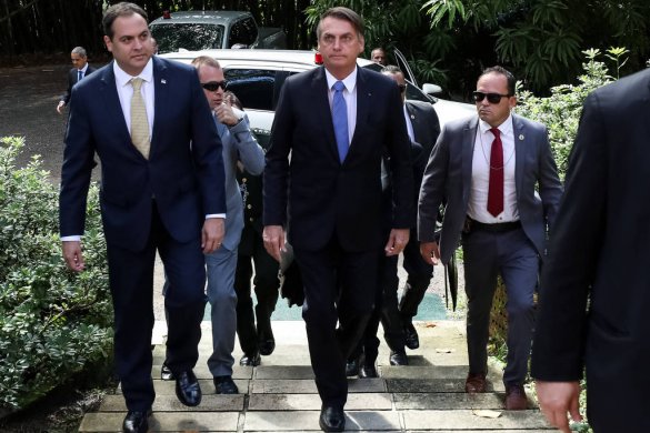 bolsonaro-1-585x390 Bolsonaro diz que é direito de Guedes deixar cargo e fala em 'catástrofe' sem Previdência