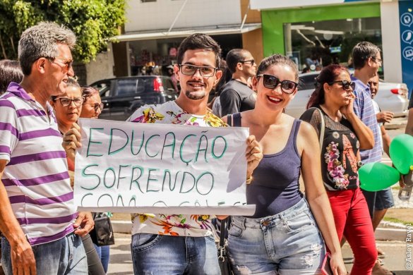 m03-585x390 Estudantes protestam em Monteiro contra corte de verbas na educação