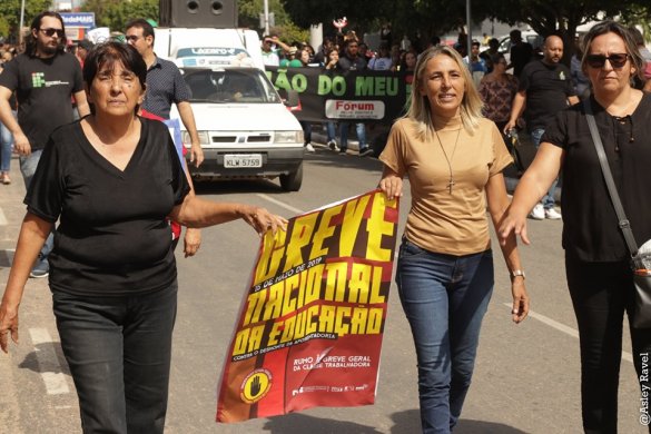 m05-585x390 Estudantes protestam em Monteiro contra corte de verbas na educação