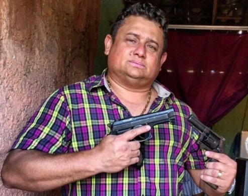 walber-armas-493x390 Deputado paraibano defende o uso de arma e mostra as dele nas redes sociais