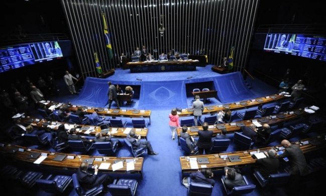 ZE-649x390 Daniella Ribeiro e Zé Maranhão votam pelo fim de pensão à viúvas