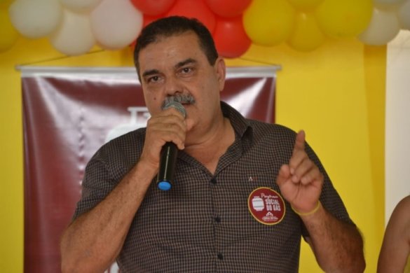 prefeito-585x390 Homem armado com faca é detido após ameaçar prefeito na Paraíba