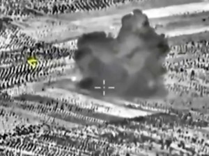 ataque-el-2-300x225 EUA e Rússia voltam a bombardear áreas do Estado Islâmico