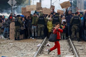 europe-migrants-balkans_ognen_teofilovski_reuters-300x199 Imigrantes bloqueados protestam na fronteira entre Grécia e Macedônia