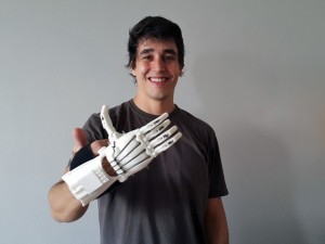 marcosroberto21-300x225 Com impressora 3D em casa e R$ 10, brasiliense faz próteses para crianças