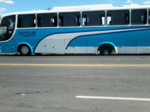 pontual-300x225 Ônibus perde dois pneus e quase provoca tragédia na PB-148 na Paraíba