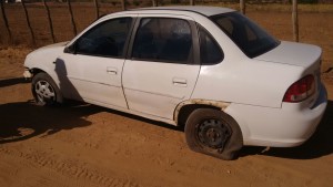 12359615_10205726429863129_792616557_o-300x169 Exclusivo: Motorista perde controle da direção e bate carro em cerca de arame em Monteiro