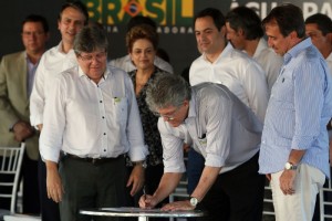 IMG_1253-800x533-300x200 Dilma garante verba para abastecimento de água na PB