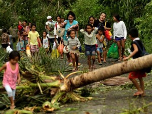 tufaomelorefe-300x225 Tufão Melor deixa um morto e desaloja 730 mil nas Filipinas