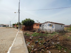 20160125153437-300x225 Mato, lixo e esgotos a céu aberto mostram descaso da Gestão do Prefeito Junior Nobrega no município da Prata, no Cariri