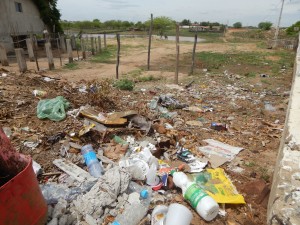 20160125153451-300x225 Mato, lixo e esgotos a céu aberto mostram descaso da Gestão do Prefeito Junior Nobrega no município da Prata, no Cariri
