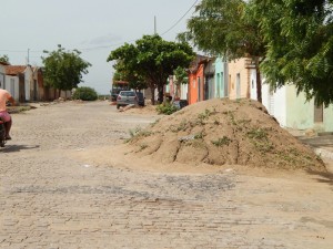 20160125175338-300x225 Mato, lixo e esgotos a céu aberto mostram descaso da Gestão do Prefeito Junior Nobrega no município da Prata, no Cariri