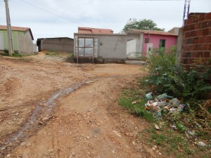 20160125175342-300x225 Mato, lixo e esgotos a céu aberto mostram descaso da Gestão do Prefeito Junior Nobrega no município da Prata, no Cariri