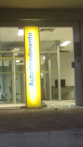 20160128032530-169x300 Bandidos explodem cofre de agência bancária e causam terror no Cariri