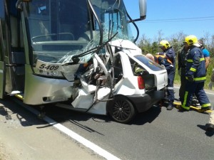 acidente2_dC9LfDe-300x225 Acidente entre ônibus e carro mata três soldados e fere três pessoas