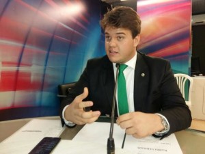 bruno-cunha-lima-300x225 Bruno critica possibilidade de atraso salarial e diz que governador faliu cofres