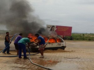 carro-pega-fogo-300x225 Carro pega fogo e fica completamente destruído em Monteiro