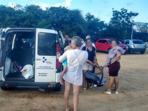 16097836280003622710000-1-300x225 Carro de prefeitura com selo do SUS é flagrado levando grupo à praia, na Paraíba