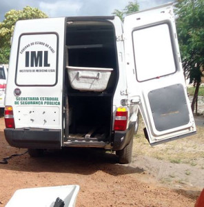 carro-tumba-do-IML-de-Parnaíba-1-296x300 Pai e filho de apenas 6 anos morrem em acidente de moto no Cariri