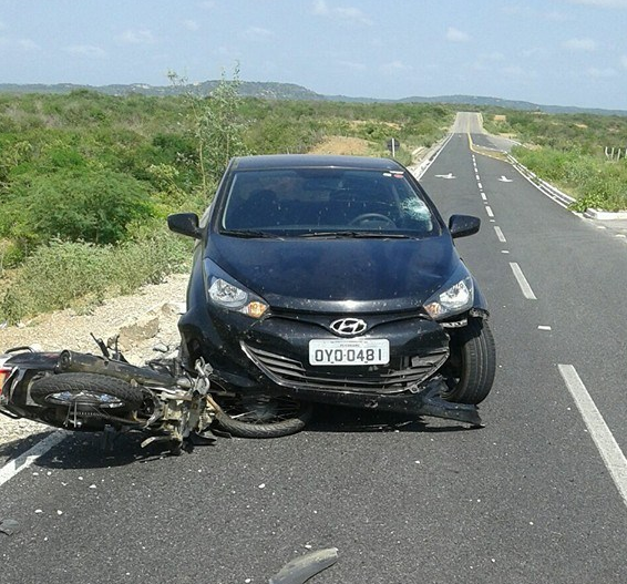 carro Por pouco acidente não termina em tragédia no Cariri