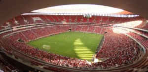 o-estadio-mane-garrincha-recebeu-um-bom-publico-no-empate-sem-gols-entre-flamengo-e-shakhtar-donetsk-1421615894689_615x300-300x146 Falta de estádio força primeiro Fla-Flu da história do Carioca fora do Rio