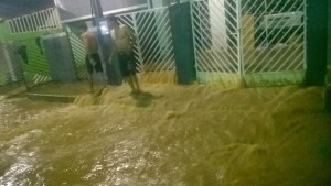 20160329195241-300x169 Chove forte em Monteiro e casas sofrem alagamentos