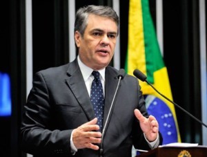 Cássio-nova-2-300x227 Cássio diz que protestos de hoje são decisivos para tirar Dilma da presidência
