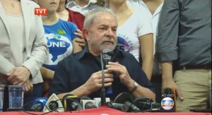 LULA-COLETIVA-PF-300x163 "Se quiseram matar a jararaca, não bateram na cabeça", diz Lula sobre operação da PF