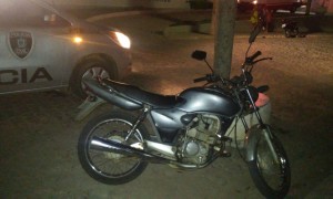 b32520d6-a73c-4dba-b0da-3a8b3027060e-300x180 Moto é furtada em frente ao Hospital Regional de Monteiro e recuperada em seguida