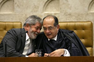 lula-e-gilmar-mendes-300x200 Gilmar Mendes suspende nomeação de Lula como ministro da Casa Civil