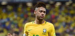 neymar-se-lamenta-no-jogo-do-brasil-contra-o-uruguai-1458959473875_615x300-300x146 CBF usa Euro para convencer Barça a liberar Neymar para duas competições