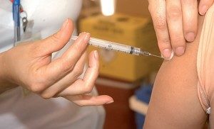 vacinah1n1-300x182-300x182 Secretaria de Saúde começa a aplicar vacina contra vírus H1N1 em Monteiro
