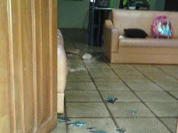 5 Bandidos arrombam casa de prefeito da Paraíba, quebram objetos e cometem furto